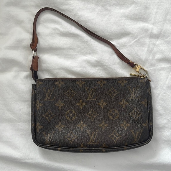 Louis Vuitton Pochette Accessoires Monogram Canvas - Picture 1 of 5